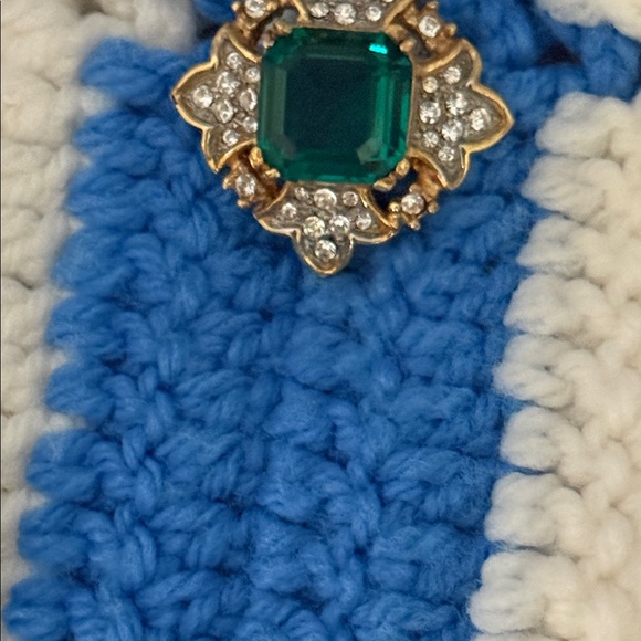 Kenneth Jay Lane Gold and Emerald Green Earrings - Picture 13 of 16